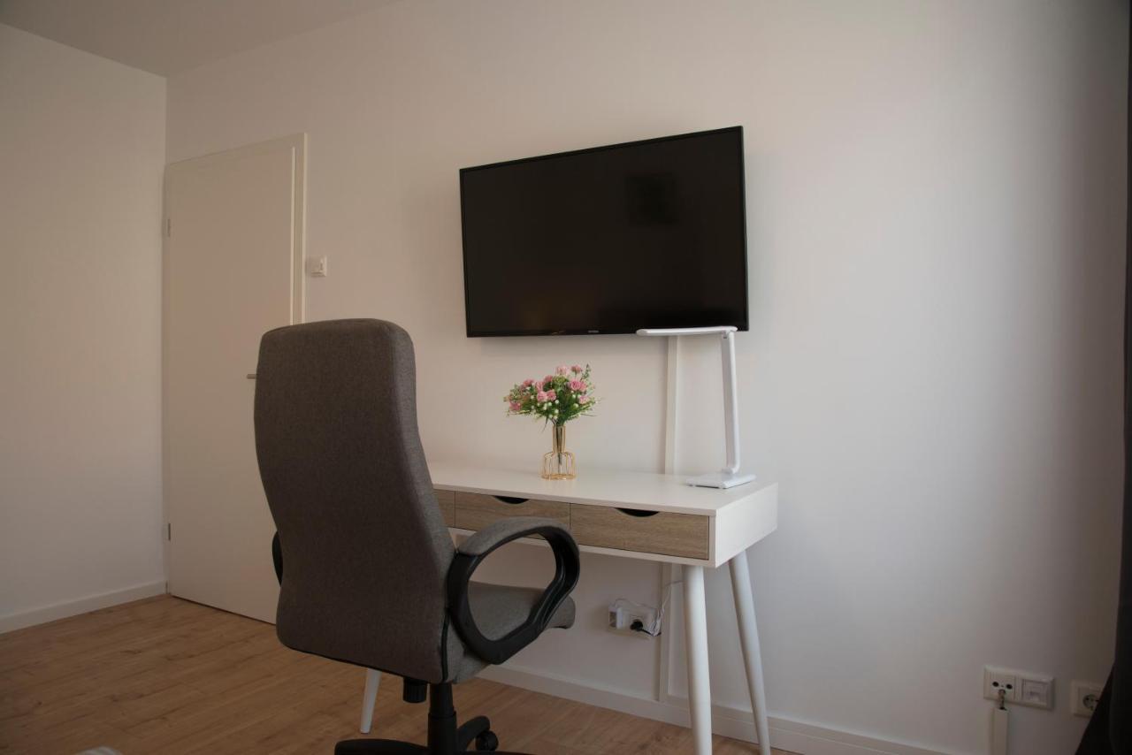 Schoene Grosse Ferienwohnung 79M2 Und 2 Baeder, Zentrumnah, 2Og Erfurt Extérieur photo