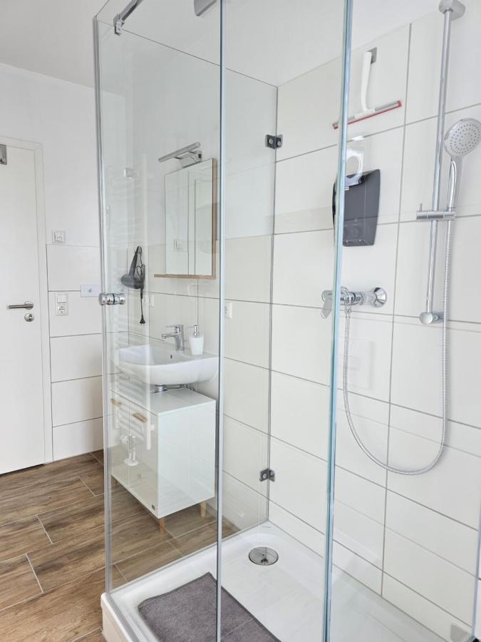 Schoene Grosse Ferienwohnung 79M2 Und 2 Baeder, Zentrumnah, 2Og Erfurt Extérieur photo